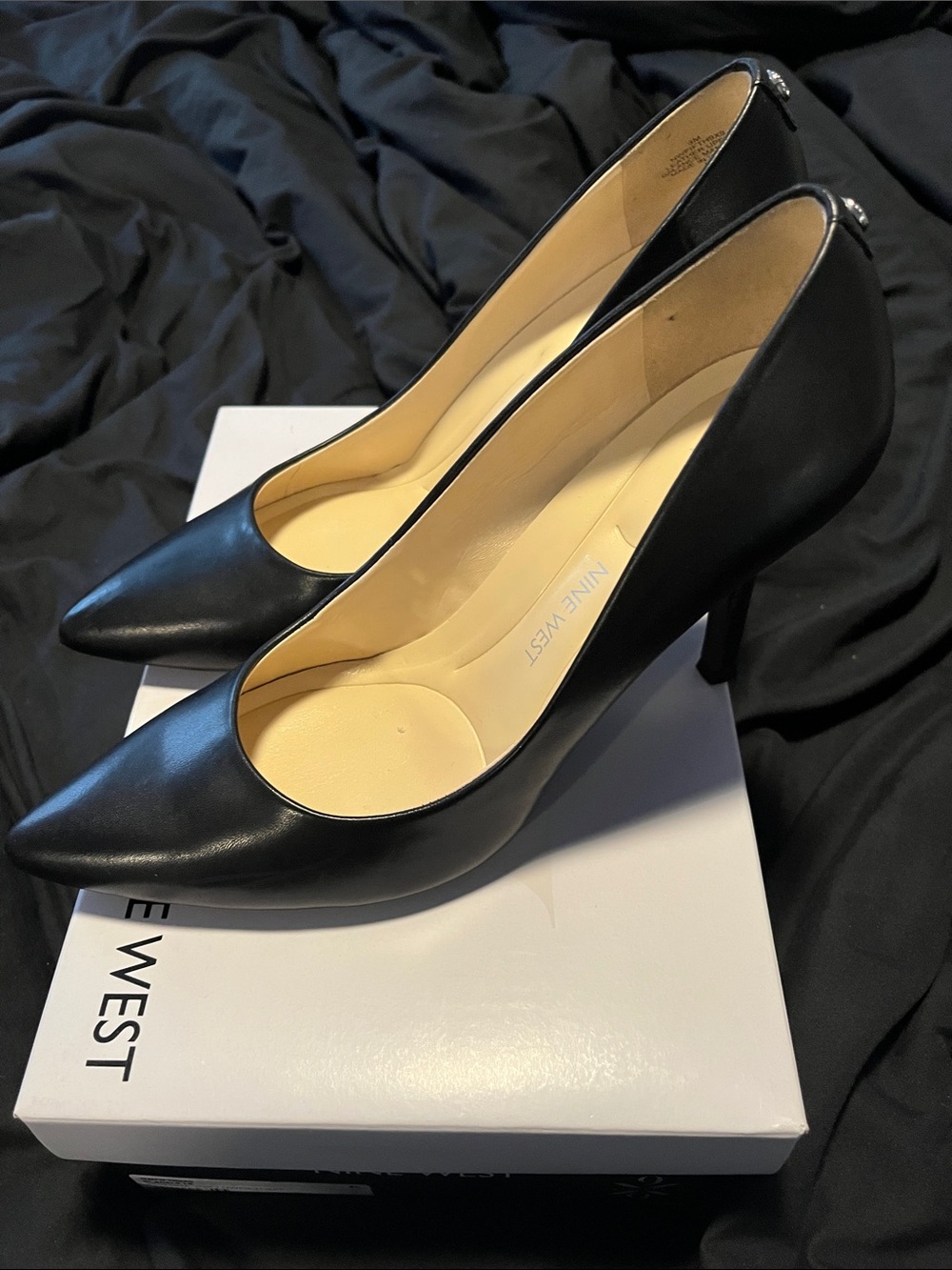 Nine West Women's Black Pointed Toe Pumps - Picture 7 of 7
